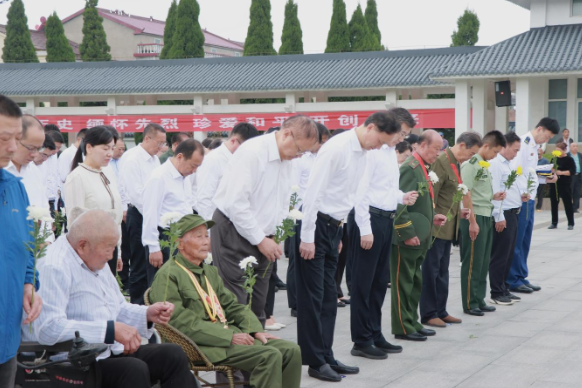 洪澤區(qū)舉行“9·30”烈士紀念日活動...